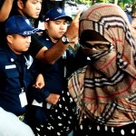 “Menyoal Busana Para Terdakwa di Persidangan”